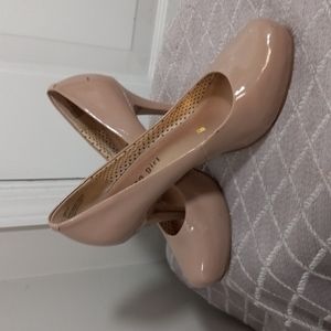 Madden Girl Sz 7 Beige 3" 1/2 high heels